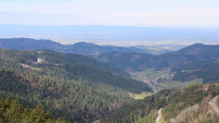 Dieses Bild zeigt eine Webcam-Aufnahme vom Achertal, aufgenommen am Sonntag, den 05.04.2026 um 10:30 Uhr. Die Temperatur betrug 11.4°C.