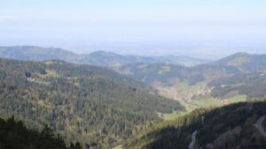 Dieses Bild zeigt eine Webcam-Aufnahme vom Achertal, aufgenommen am Samstag, den 18.04.2026 um 10:30 Uhr. Die Temperatur betrug 13.4°C.