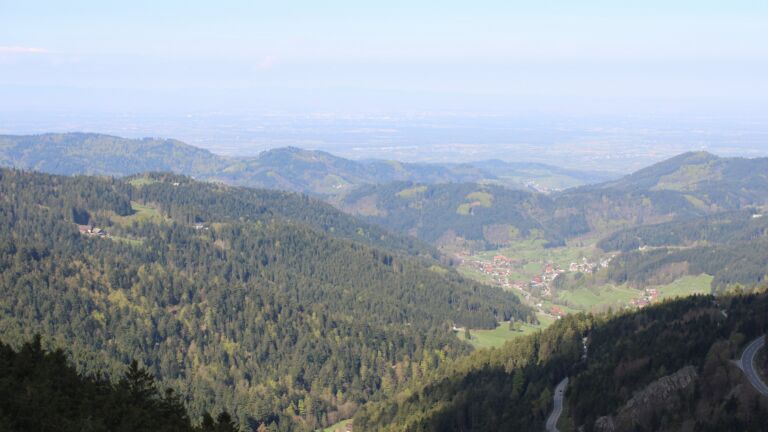 Dieses Bild zeigt eine Webcam-Aufnahme vom Achertal, aufgenommen am Samstag, den 18.04.2026 um 10:30 Uhr. Die Temperatur betrug 13.4°C.