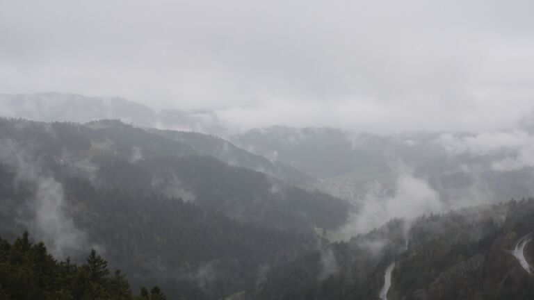 Dieses Bild zeigt eine Webcam-Aufnahme vom Achertal, aufgenommen am Sonntag, den 12.04.2026 um 14:20 Uhr. Die Temperatur betrug 2.3°C.