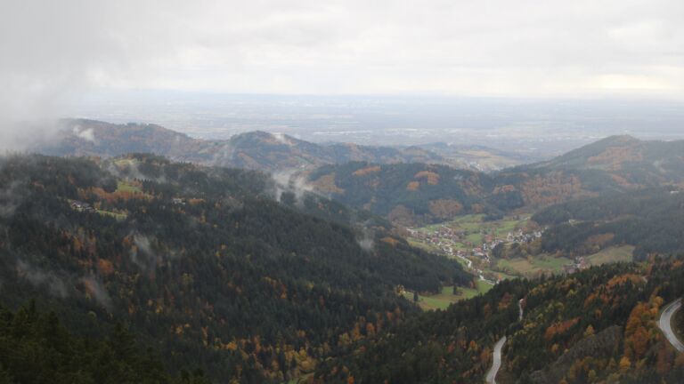 Dieses Bild zeigt eine Webcam-Aufnahme vom Achertal, aufgenommen am Donnerstag, den 23.10.2025 um 11:10 Uhr. Die Temperatur betrug 6.6°C.
