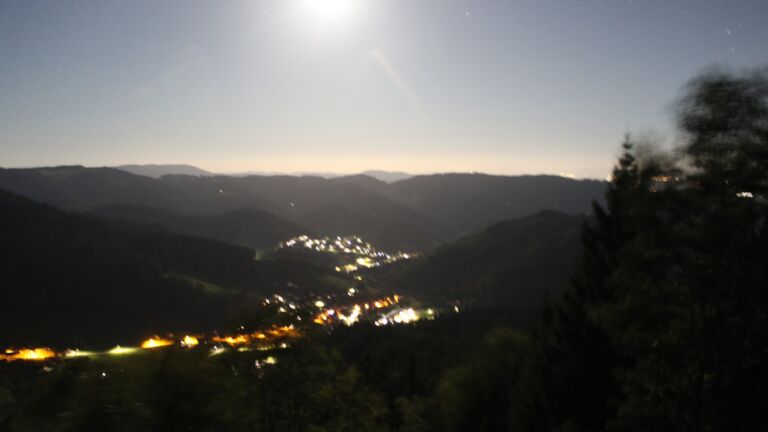 Dieses Bild zeigt eine Webcam-Aufnahme vom Achertal, aufgenommen am Mittwoch, den 23.09.2026 um 01:00 Uhr. Die Temperatur betrug 10.7°C.