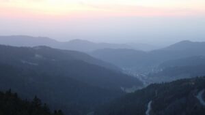 Dieses Bild zeigt eine Webcam-Aufnahme vom Achertal, aufgenommen am Montag, den 09.03.2026 um 18:30 Uhr. Die Temperatur betrug 9.4°C.