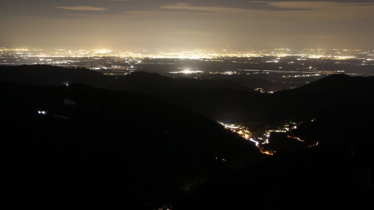 Dieses Bild zeigt eine Webcam-Aufnahme vom Achertal, aufgenommen am Freitag, den 16.01.2026 um 06:40 Uhr. Die Temperatur betrug 4.8°C.