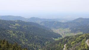 Dieses Bild zeigt eine Webcam-Aufnahme vom Achertal, aufgenommen am Montag, den 27.04.2026 um 14:10 Uhr. Die Temperatur betrug 14.4°C.