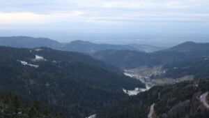 Dieses Bild zeigt eine Webcam-Aufnahme vom Achertal, aufgenommen am Mittwoch, den 19.11.2025 um 17:00 Uhr. Die Temperatur betrug -1.8°C.