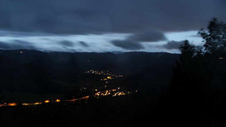 Dieses Bild zeigt eine Webcam-Aufnahme vom Achertal, aufgenommen am Montag, den 31.08.2026 um 06:00 Uhr. Die Temperatur betrug 13.7°C.
