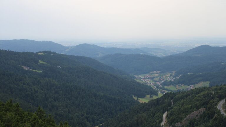 Dieses Bild zeigt eine Webcam-Aufnahme vom Achertal, aufgenommen am Donnerstag, den 24.07.2025 um 06:50 Uhr. Die Temperatur betrug 13°C.