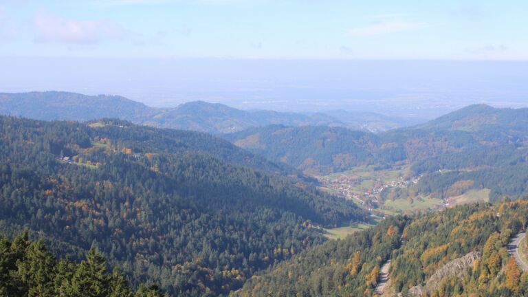 Dieses Bild zeigt eine Webcam-Aufnahme vom Achertal, aufgenommen am Montag, den 13.10.2025 um 12:00 Uhr. Die Temperatur betrug 10.2°C.