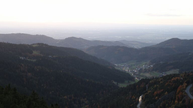 Dieses Bild zeigt eine Webcam-Aufnahme vom Achertal, aufgenommen am Freitag, den 24.10.2025 um 18:40 Uhr. Die Temperatur betrug 2.5°C.