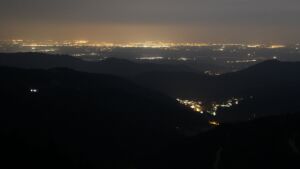 Dieses Bild zeigt eine Webcam-Aufnahme vom Achertal, aufgenommen am Mittwoch, den 25.03.2026 um 00:00 Uhr. Die Temperatur betrug 6.2°C.