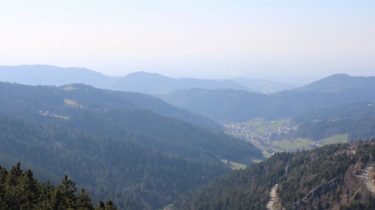 Dieses Bild zeigt eine Webcam-Aufnahme vom Achertal, aufgenommen am Donnerstag, den 19.03.2026 um 15:00 Uhr. Die Temperatur betrug 9.3°C.