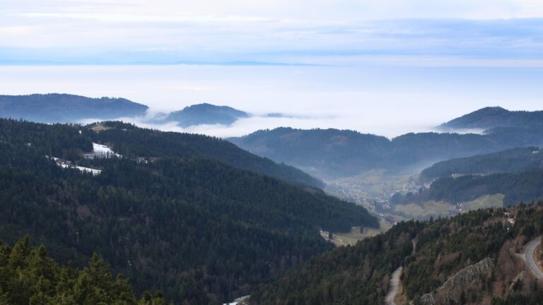 Dieses Bild zeigt eine Webcam-Aufnahme vom Achertal, aufgenommen am Freitag, den 23.01.2026 um 14:50 Uhr. Die Temperatur betrug 7.6°C.