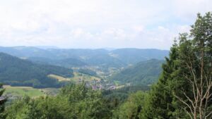 Dieses Bild zeigt eine Webcam-Aufnahme vom Achertal, aufgenommen am Mittwoch, den 01.07.2026 um 12:10 Uhr. Die Temperatur betrug 19.7°C.