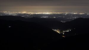 Dieses Bild zeigt eine Webcam-Aufnahme vom Achertal, aufgenommen am Mittwoch, den 15.04.2026 um 21:50 Uhr. Die Temperatur betrug 7.1°C.