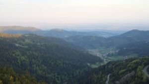 Dieses Bild zeigt eine Webcam-Aufnahme vom Achertal, aufgenommen am Dienstag, den 28.04.2026 um 06:40 Uhr. Die Temperatur betrug 9.8°C.