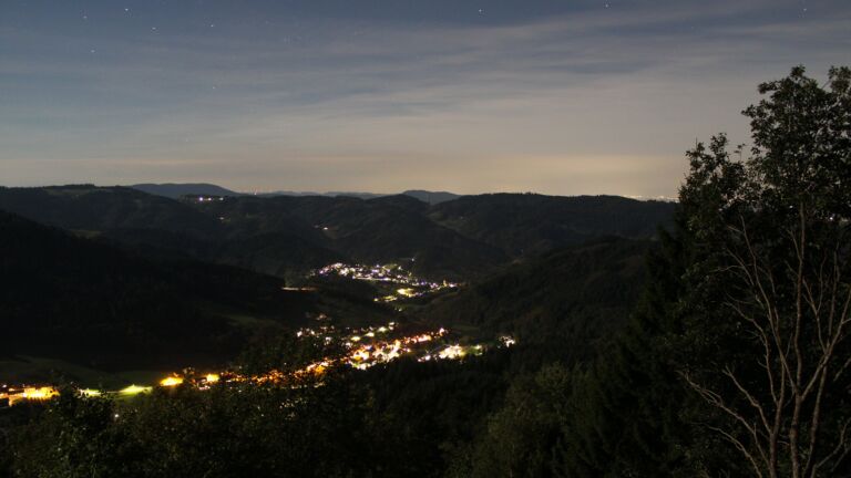 Dieses Bild zeigt eine Webcam-Aufnahme vom Achertal, aufgenommen am Donnerstag, den 24.09.2026 um 21:30 Uhr. Die Temperatur betrug 12.8°C.