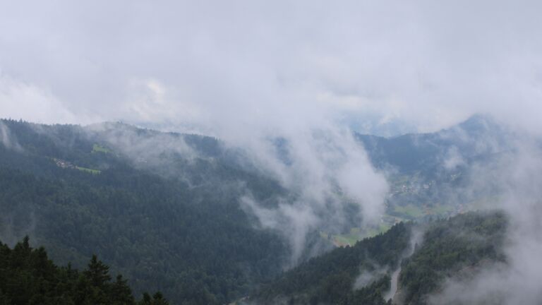 Dieses Bild zeigt eine Webcam-Aufnahme vom Achertal, aufgenommen am Montag, den 28.07.2025 um 10:40 Uhr. Die Temperatur betrug 9°C.