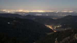 Dieses Bild zeigt eine Webcam-Aufnahme vom Achertal, aufgenommen am Donnerstag, den 05.03.2026 um 00:00 Uhr. Die Temperatur betrug 4.3°C.