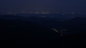 Dieses Bild zeigt eine Webcam-Aufnahme vom Achertal, aufgenommen am Sonntag, den 15.06.2025 um 04:10 Uhr. Die Temperatur betrug 19.2°C.