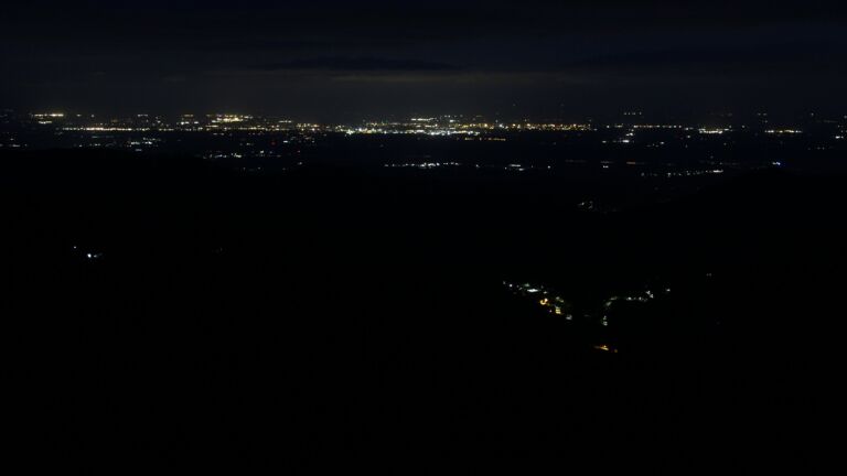 Dieses Bild zeigt eine Webcam-Aufnahme vom Achertal, aufgenommen am Dienstag, den 24.06.2025 um 03:50 Uhr. Die Temperatur betrug 12.6°C.