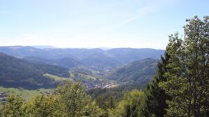 Dieses Bild zeigt eine Webcam-Aufnahme vom Achertal, aufgenommen am Freitag, den 25.09.2026 um 15:10 Uhr. Die Temperatur betrug 21.8°C.