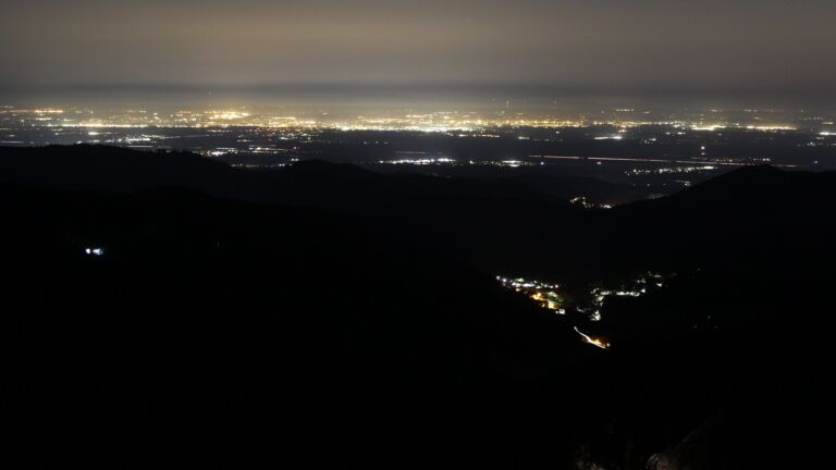 Dieses Bild zeigt eine Webcam-Aufnahme vom Achertal, aufgenommen am Freitag, den 27.02.2026 um 05:00 Uhr. Die Temperatur betrug 10.8°C.