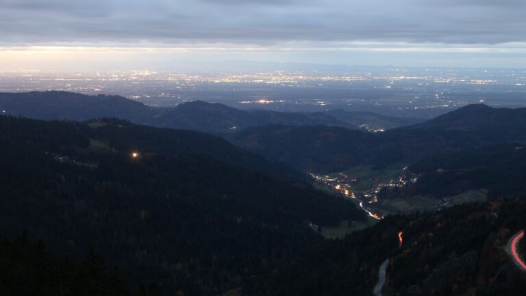 Dieses Bild zeigt eine Webcam-Aufnahme vom Achertal, aufgenommen am Montag, den 03.11.2025 um 17:40 Uhr. Die Temperatur betrug 5°C.