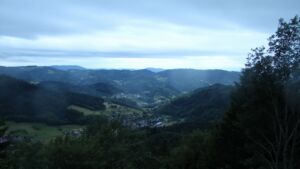 Dieses Bild zeigt eine Webcam-Aufnahme vom Achertal, aufgenommen am Donnerstag, den 11.06.2026 um 05:30 Uhr. Die Temperatur betrug 7.2°C.