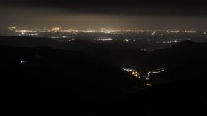 Dieses Bild zeigt eine Webcam-Aufnahme vom Achertal, aufgenommen am Donnerstag, den 15.01.2026 um 04:00 Uhr. Die Temperatur betrug 4°C.