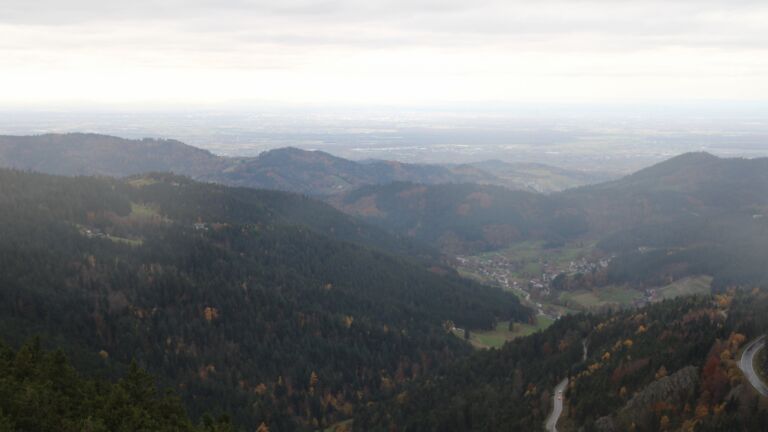 Dieses Bild zeigt eine Webcam-Aufnahme vom Achertal, aufgenommen am Samstag, den 01.11.2025 um 15:40 Uhr. Die Temperatur betrug 11.2°C.