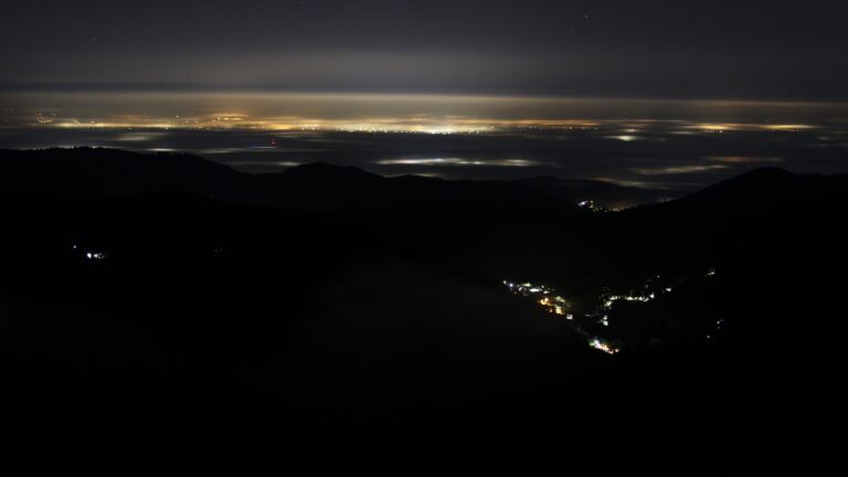 Dieses Bild zeigt eine Webcam-Aufnahme vom Achertal, aufgenommen am Montag, den 29.09.2025 um 01:30 Uhr. Die Temperatur betrug 10.6°C.