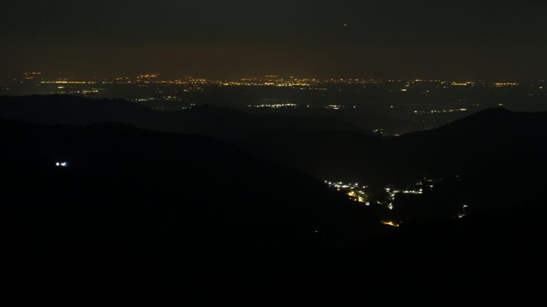 Dieses Bild zeigt eine Webcam-Aufnahme vom Achertal, aufgenommen am Donnerstag, den 19.03.2026 um 01:00 Uhr. Die Temperatur betrug 2.9°C.