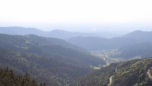 Dieses Bild zeigt eine Webcam-Aufnahme vom Achertal, aufgenommen am Montag, den 19.05.2025 um 18:50 Uhr. Die Temperatur betrug 16.6°C.