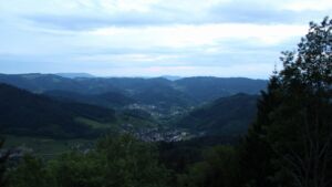 Dieses Bild zeigt eine Webcam-Aufnahme vom Achertal, aufgenommen am Samstag, den 16.05.2026 um 21:20 Uhr. Die Temperatur betrug 6.7°C.