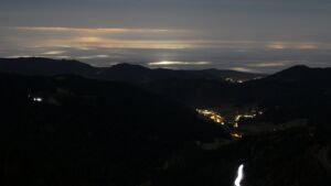 Dieses Bild zeigt eine Webcam-Aufnahme vom Achertal, aufgenommen am Montag, den 10.11.2025 um 05:50 Uhr. Die Temperatur betrug 4.8°C.