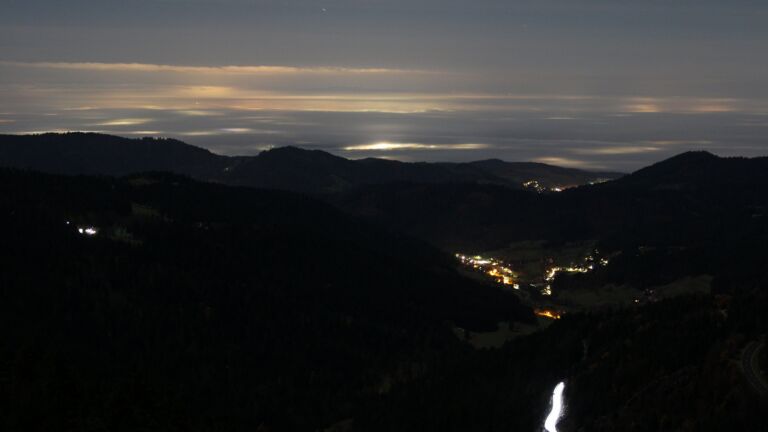 Dieses Bild zeigt eine Webcam-Aufnahme vom Achertal, aufgenommen am Montag, den 10.11.2025 um 05:50 Uhr. Die Temperatur betrug 4.8°C.