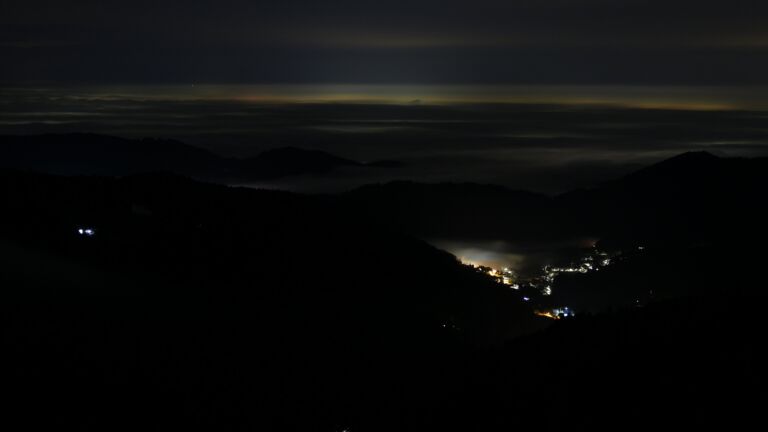 Dieses Bild zeigt eine Webcam-Aufnahme vom Achertal, aufgenommen am Mittwoch, den 04.02.2026 um 20:30 Uhr. Die Temperatur betrug 2.9°C.