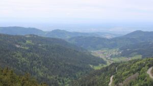 Dieses Bild zeigt eine Webcam-Aufnahme vom Achertal, aufgenommen am Montag, den 04.05.2026 um 12:10 Uhr. Die Temperatur betrug 14.2°C.