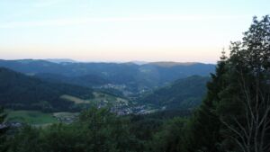Dieses Bild zeigt eine Webcam-Aufnahme vom Achertal, aufgenommen am Donnerstag, den 18.06.2026 um 05:50 Uhr. Die Temperatur betrug 21.5°C.