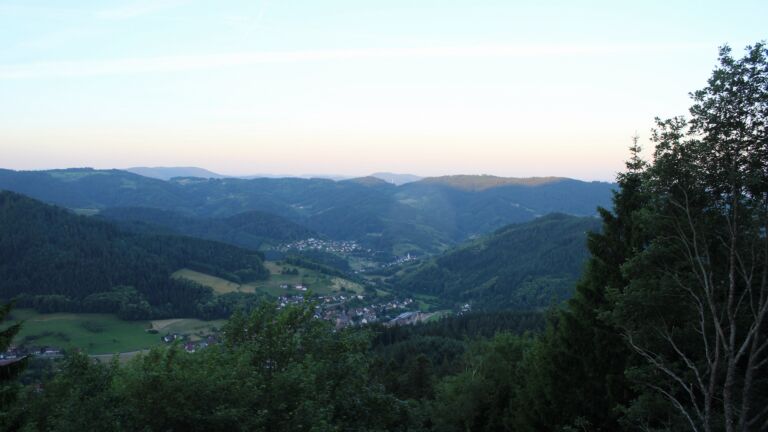 Dieses Bild zeigt eine Webcam-Aufnahme vom Achertal, aufgenommen am Donnerstag, den 18.06.2026 um 05:50 Uhr. Die Temperatur betrug 21.5°C.