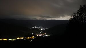 Dieses Bild zeigt eine Webcam-Aufnahme vom Achertal, aufgenommen am Dienstag, den 09.06.2026 um 02:40 Uhr. Die Temperatur betrug 13.8°C.