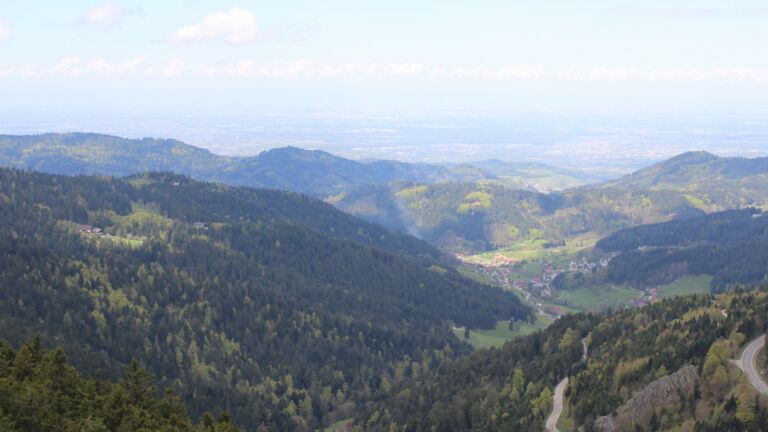 Dieses Bild zeigt eine Webcam-Aufnahme vom Achertal, aufgenommen am Dienstag, den 21.04.2026 um 11:50 Uhr. Die Temperatur betrug 5.2°C.