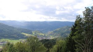 Dieses Bild zeigt eine Webcam-Aufnahme vom Achertal, aufgenommen am Samstag, den 10.10.2026 um 14:10 Uhr. Die Temperatur betrug 10.8°C.