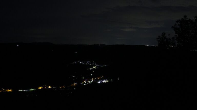 Dieses Bild zeigt eine Webcam-Aufnahme vom Achertal, aufgenommen am Freitag, den 18.09.2026 um 06:00 Uhr. Die Temperatur betrug 12.3°C.