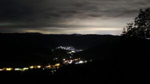 Dieses Bild zeigt eine Webcam-Aufnahme vom Achertal, aufgenommen am Donnerstag, den 11.06.2026 um 02:00 Uhr. Die Temperatur betrug 8.8°C.