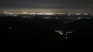 Dieses Bild zeigt eine Webcam-Aufnahme vom Achertal, aufgenommen am Sonntag, den 19.10.2025 um 02:00 Uhr. Die Temperatur betrug 3.3°C.