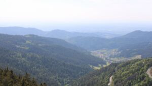Dieses Bild zeigt eine Webcam-Aufnahme vom Achertal, aufgenommen am Montag, den 19.05.2025 um 16:50 Uhr. Die Temperatur betrug 18.4°C.