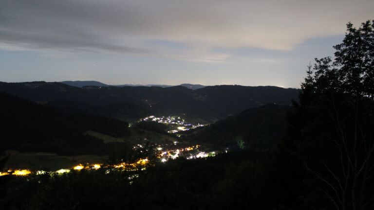 Dieses Bild zeigt eine Webcam-Aufnahme vom Achertal, aufgenommen am Sonntag, den 05.07.2026 um 03:00 Uhr. Die Temperatur betrug 18°C.