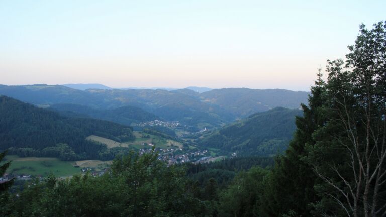 Dieses Bild zeigt eine Webcam-Aufnahme vom Achertal, aufgenommen am Montag, den 22.06.2026 um 06:10 Uhr. Die Temperatur betrug 25.1°C.